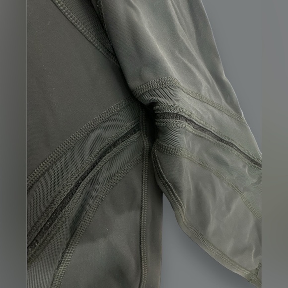 Lululemon High Times Pant (Metta) *Full-On Luxtreme Size 4 *read flaw* - Picture 10 of 10